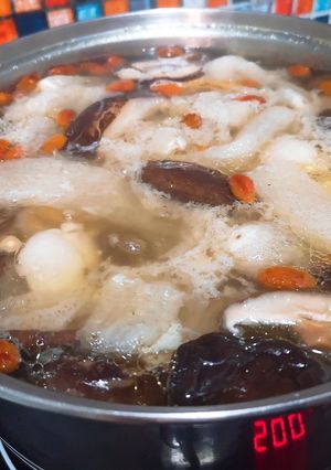 รูปของ ซุปไก่ตุ๋นยาจีน