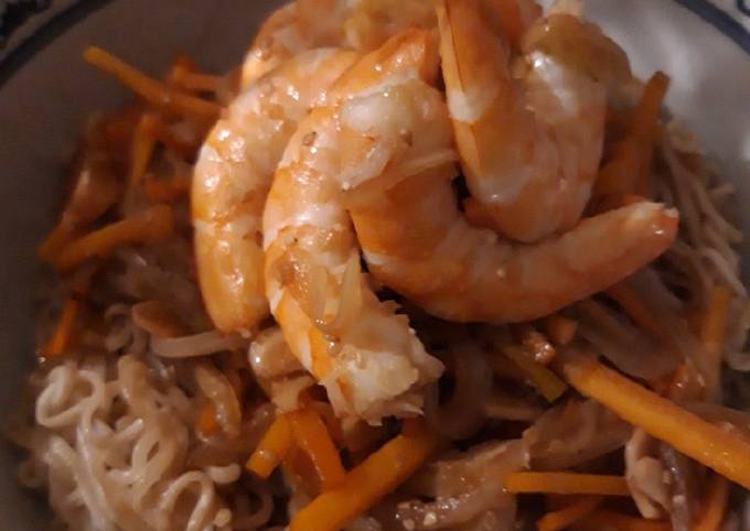 Sauté de nouilles aux crevettes