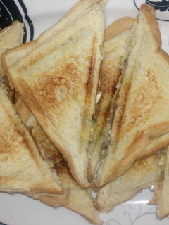 A picture of Tuna Sandwich.