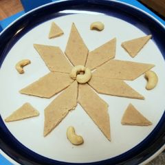 A picture of Kaju Katli/Cashew Burfi.