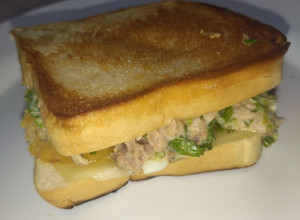 Una foto de Sándwich de atún 😋