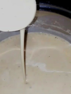 A picture of Mac and cheese sauce.