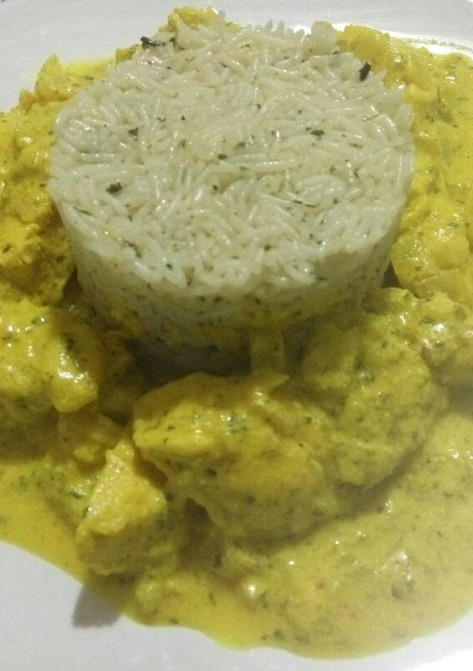 Una foto de Pollo al curry de yogur
