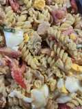 Ensalada tibia de fideos y atún