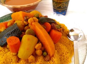 Una foto de Cuscús con siete verduras