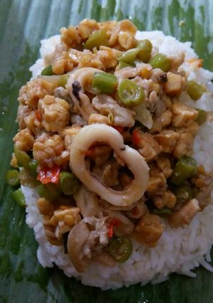 Foto resep Nasi Bakar Cumi Jamur Tempe Pedas