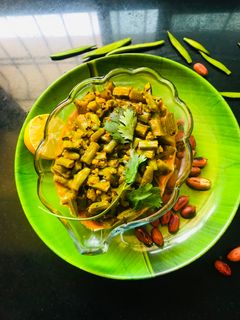 गवार भाजी (gavar bhaji recipe in marathi) रेसिपी चे मुख्य फोटो