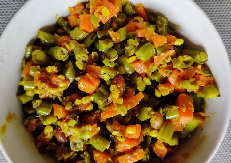 Steps to Make Homemade Carrot beans poriyal
