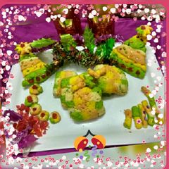 A picture of Christmas cookies.