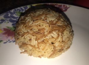 Una foto de Arroz con fideos y cebolla