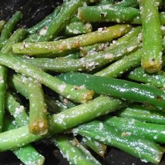 Momma's garlic Parmesan greenbeans A picture of Momma's garlic Parmesan greenbeans.