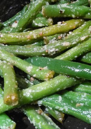 A picture of Momma's garlic Parmesan greenbeans.