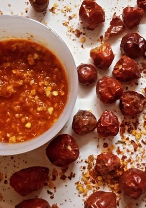 A picture of Lehsan or lal mirch Chutney.