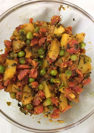 A picture of Gajar Methi Matar Aloo ki sabzi.