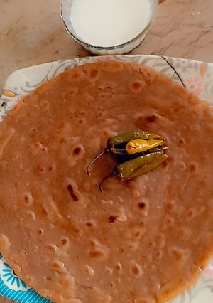 A picture of Crispy Paratha with achari mirch.