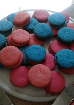 Una foto de Alfajores de colores