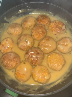 Una foto de Albóndigas de Pollo y Atún en salsa a la pimienta