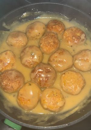 Una foto de Albóndigas de Pollo y Atún en salsa a la pimienta