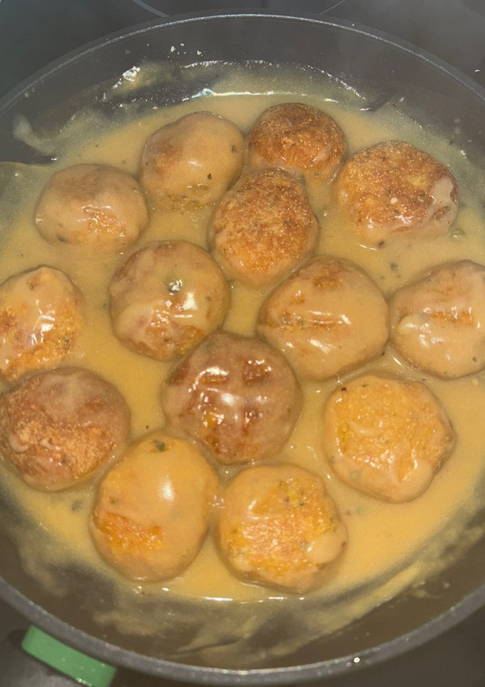 Una foto de Albóndigas de Pollo y Atún en salsa a la pimienta