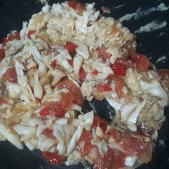 A picture of Fried egg with cabbage.