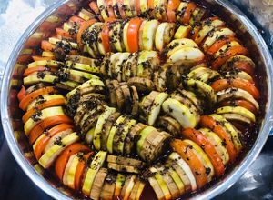 Hình của món Ratatouille rau củ nướng.