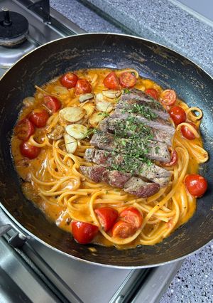 Hình của món Steak and pasta 🍝.