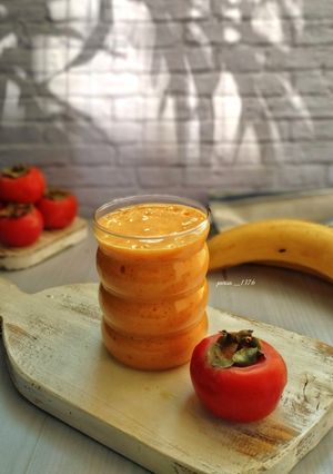 عکسی از دستور اسموتی خرمالو و موز🍌🥛