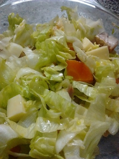 Una foto de Ensalada fresca con sobras