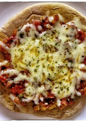 A picture of Pizza With Capers.