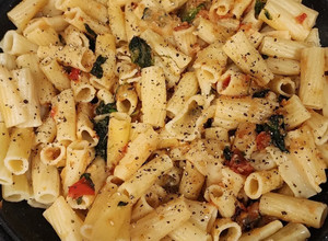 Foto de Pasta Vegana de Tomate e Manjericão