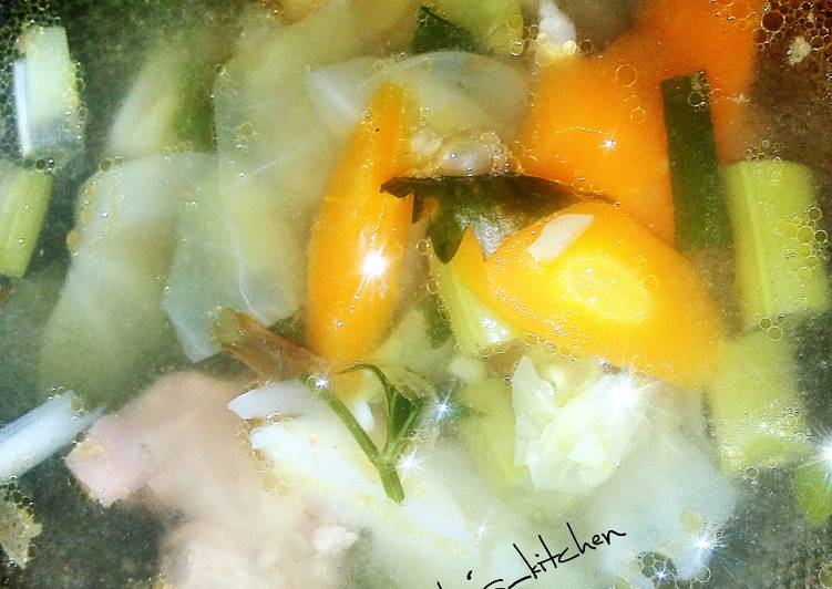 Cara Gampang Menyiapkan Sop Ayam Kuah Sop Kimlo yang Lezat Sekali