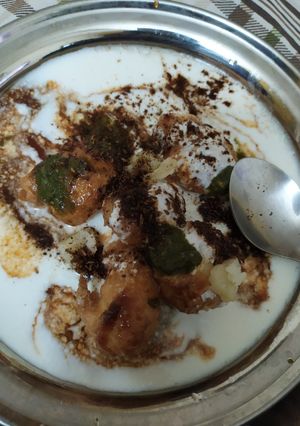 A picture of Dahi vada.