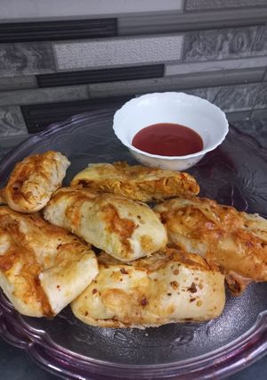 A picture of Pizza pockets.