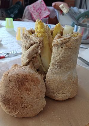 Foto di Asparagi Bianchi in Crosta di Pane Semintegrale