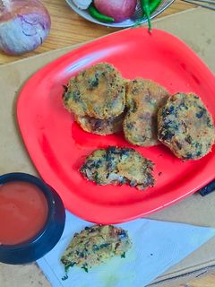 आलू और मेथी की टिक्की (aloo aur methi ki tikki recipe in Hindi) रेसिपी मुख्य फोटो
