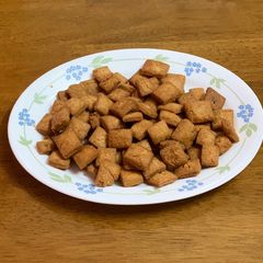 A picture of Shankarpali / shakkarpara (wheat flour).
