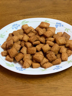 A picture of Shankarpali / shakkarpara (wheat flour).
