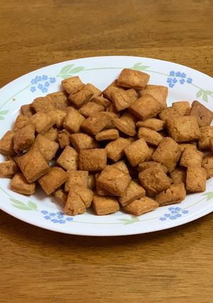 A picture of Shankarpali / shakkarpara (wheat flour).