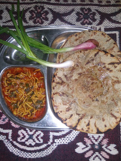 લીલી ડુંગળી સેવ નું શાક(Spring onion sev sabji recipe in Gujarati) રેસીપી મુખ્ય ફોટો
