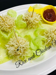 ஸ்டீம் சிக்கன் பூ உருண்டை(Steamed chicken flower dumpling recipe in tamil) செய்முறை முக்கிய புகைப்படம்