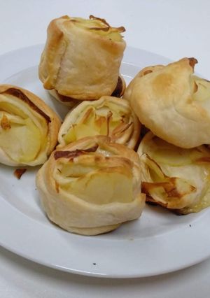 Foto di Rose di sfoglia con patate e petto di tacchino