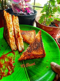 पोटॅटो चीज सँडविच (Potato Cheese Sandwich Recipe In Marathi) रेसिपी चे मुख्य फोटो 