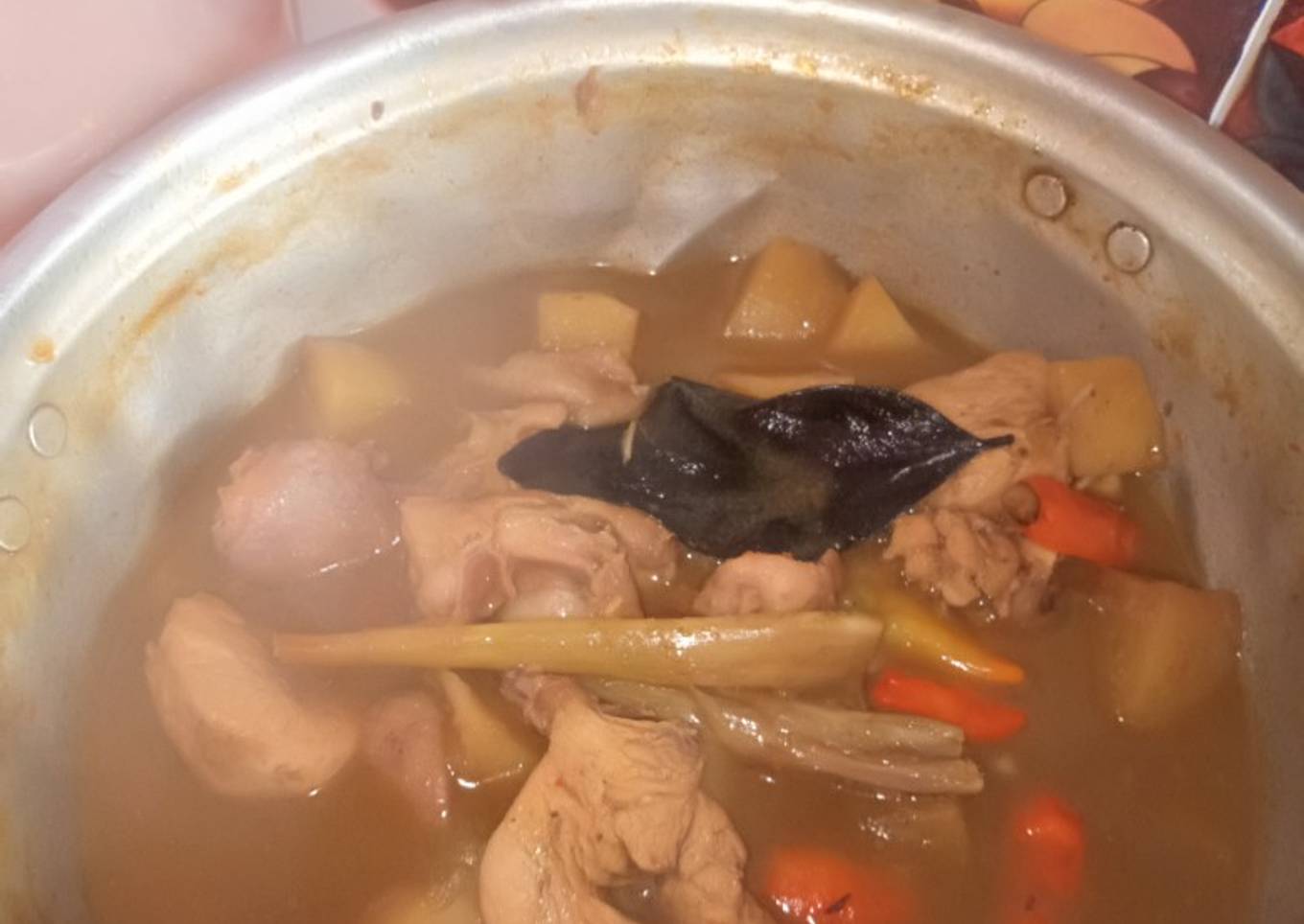 Semur kentang dan ayam