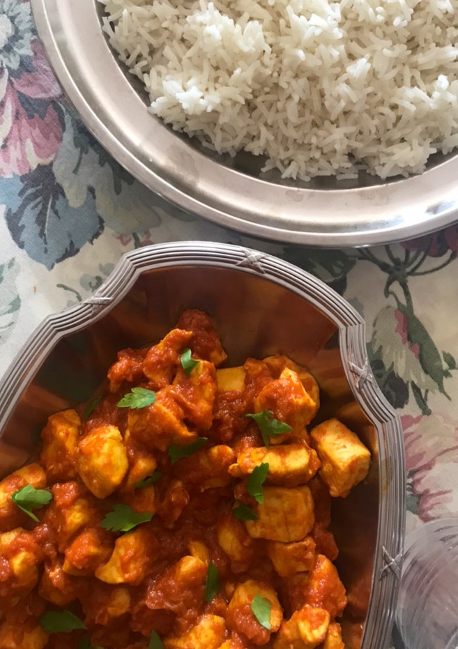 Una foto de Pollo al curry con arroz basmati