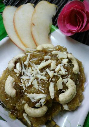 A picture of Apple halwa.