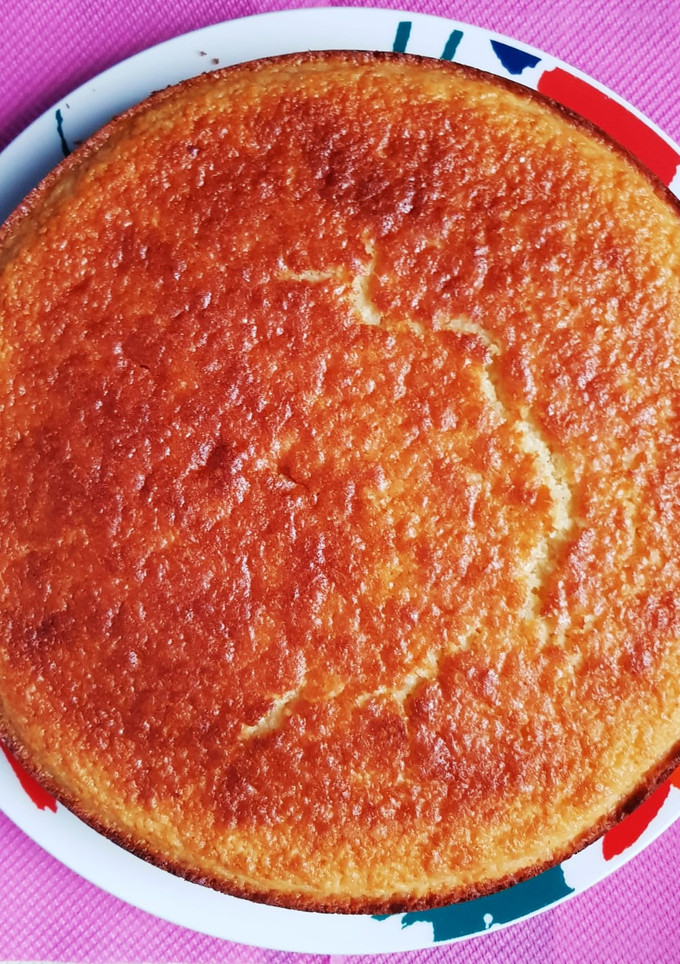 Una foto de Bizcocho de limón con medida de yogur