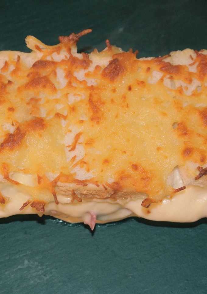 Una foto de Croque-monsieur gigante