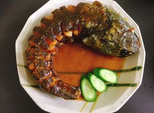 Hình của món Cá lóc chiên giòn sốt me cay.