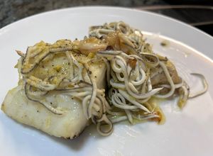 Una foto de Bacalao con gulas en Airfryer Cosori