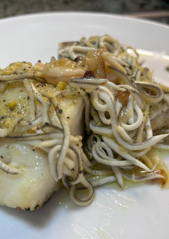 Una foto de Bacalao con gulas en Airfryer Cosori